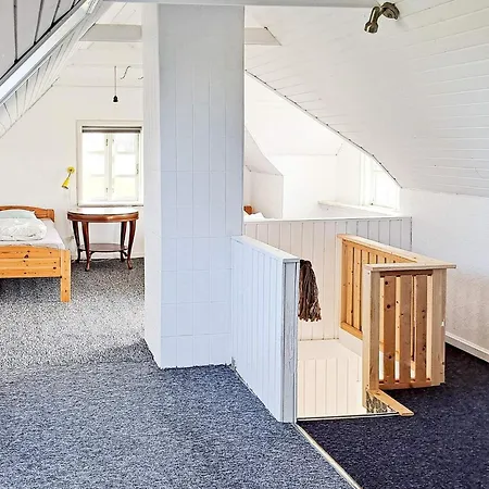 6 Person In Logstor-by Traum * Logstor